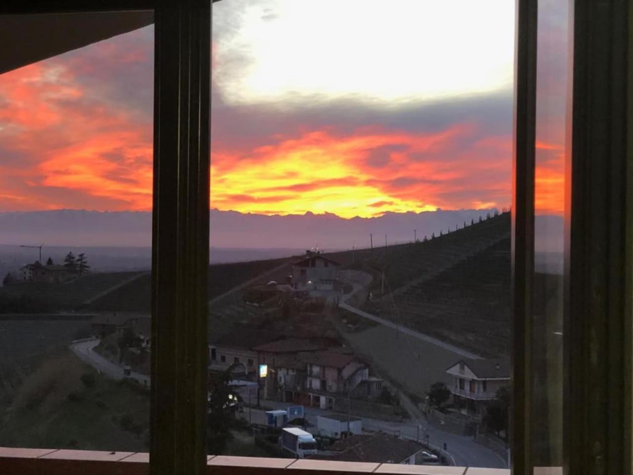Monforte dʼAlba Langhe Belvedere Apartment المظهر الخارجي الصورة